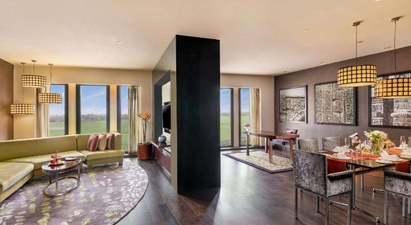 Image of Presidential King Suite with Airport View and 20% discount on food, beverages, spa and laundry | Complimentary one way airport transfer | Lounge access and cocktail hours 3