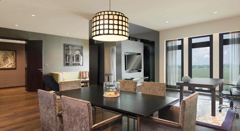 Image of Presidential King Suite with Airport View and 20% discount on food, beverages, spa and laundry | Complimentary one way airport transfer | Lounge access and cocktail hours 5
