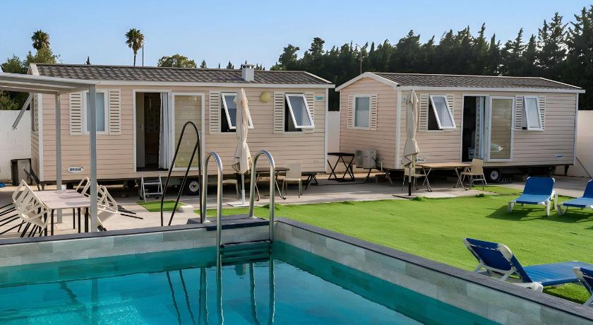2 Bungalows con Piscina Privada Aire Acondicionado y Garaje