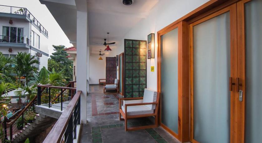 Image of Deluxe Double Pool View 1