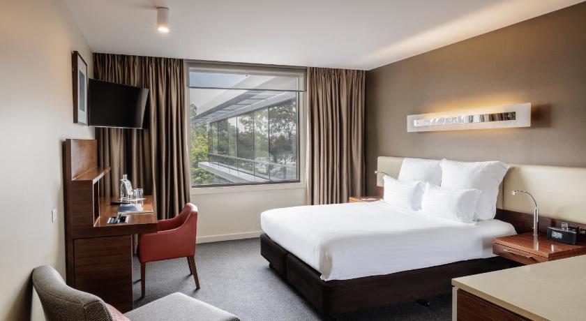 Image of Superior King Room - Accessible, Tub 0