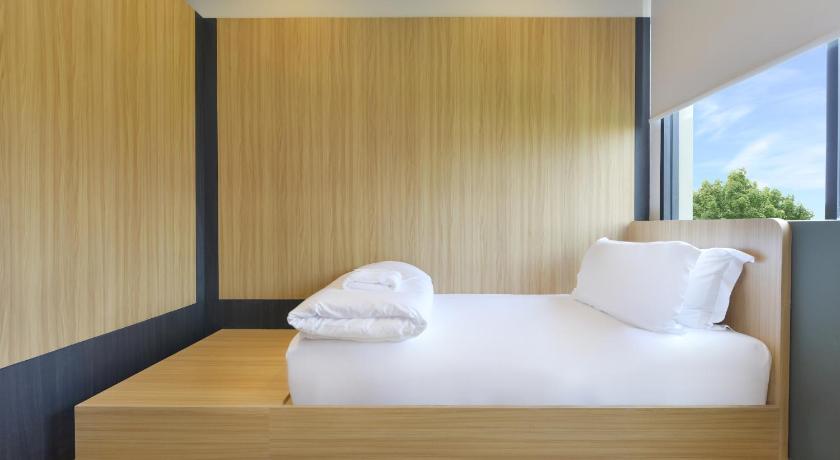 Image of Poshtel 1