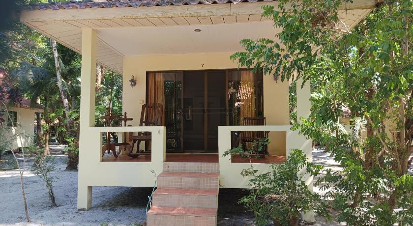 Image of Deluxe Bungalow with Fan 8