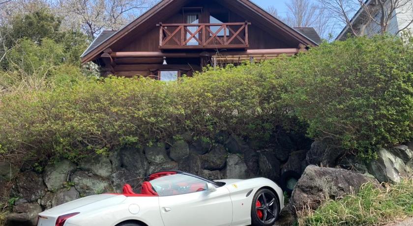 湖畔の森 ウッドペッカー AWA Resort