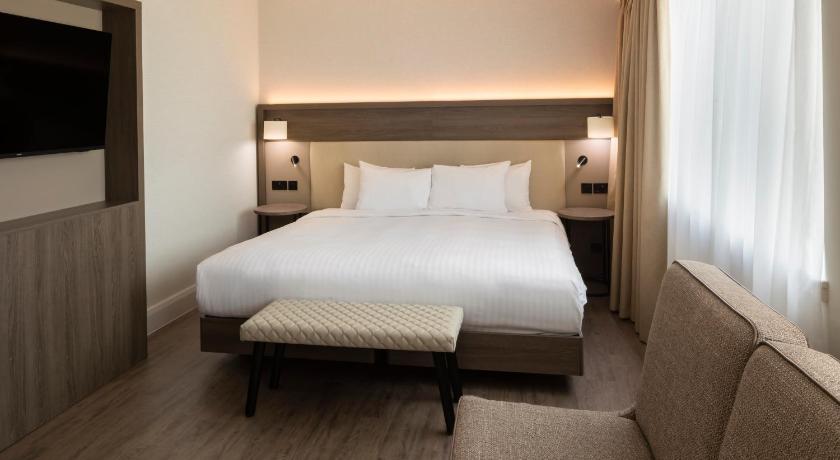 Image of Family Room 1