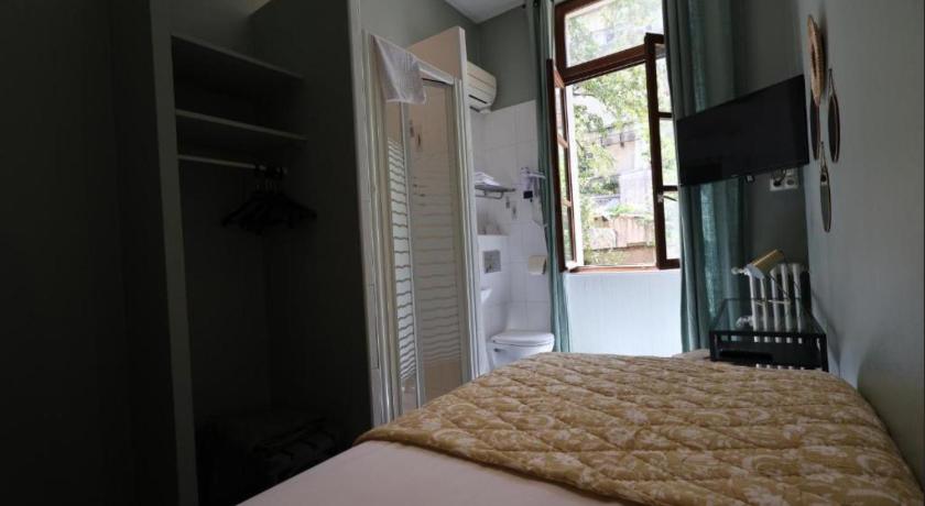 Image of Single Room 6