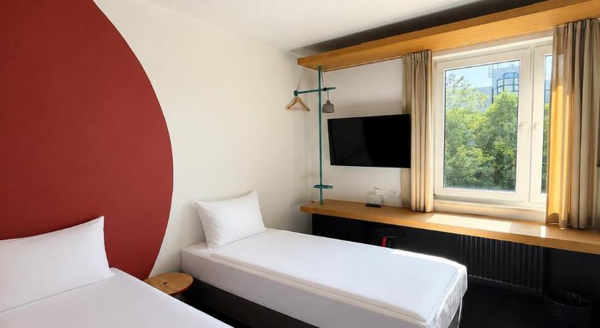 Image of Standard Twin Room with 2 Single Beds 0