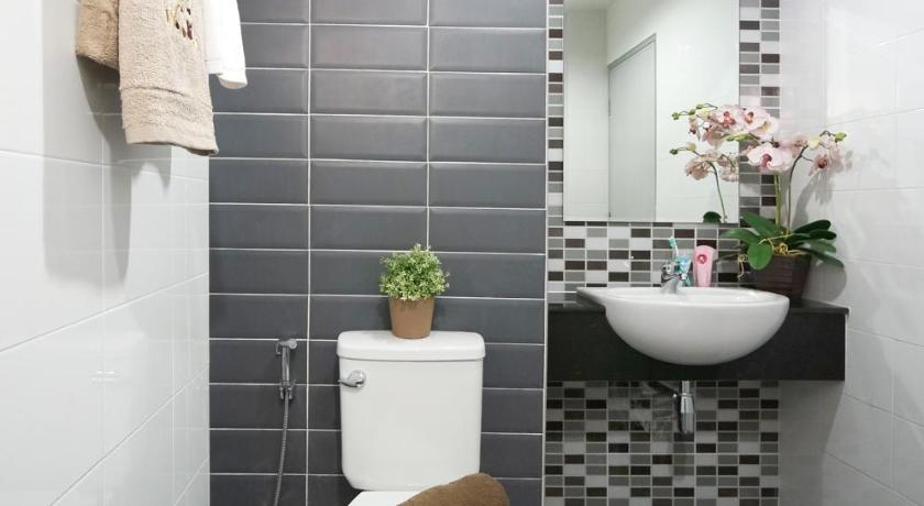 촌부리 In Clover Apartment Bangsaen 4-Star Guesthouse pool