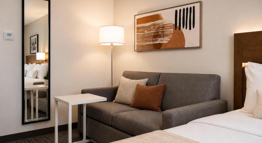 Image of 2 queen hearing accessible with sofabed 1