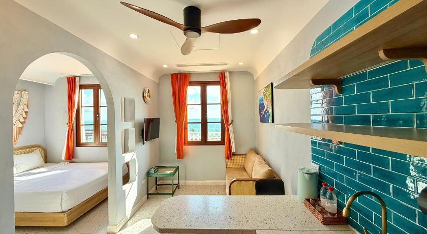 Căn Hộ Nhìn Ra Biển (Apartment with Sea View)
