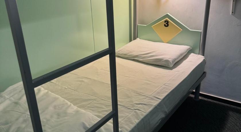 Image of Bed in 6-Bed Female Dormitory Room 1