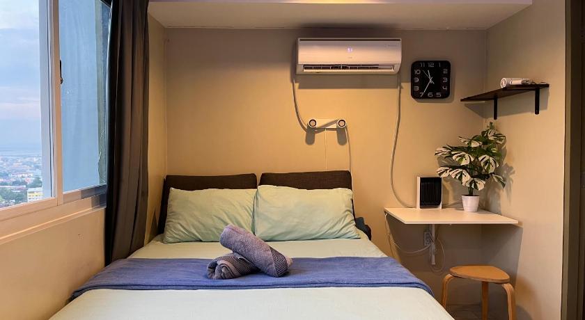 Warm and Cozy Studio with Balcony - image 2