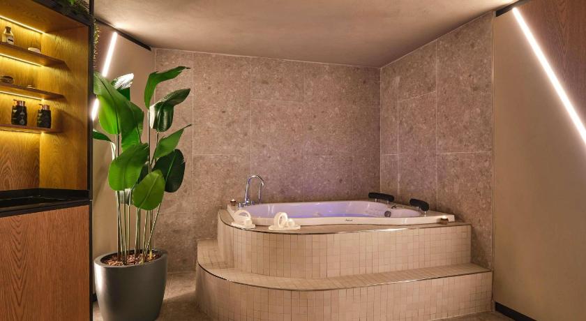 Novotel Istanbul Bomonti - image 5