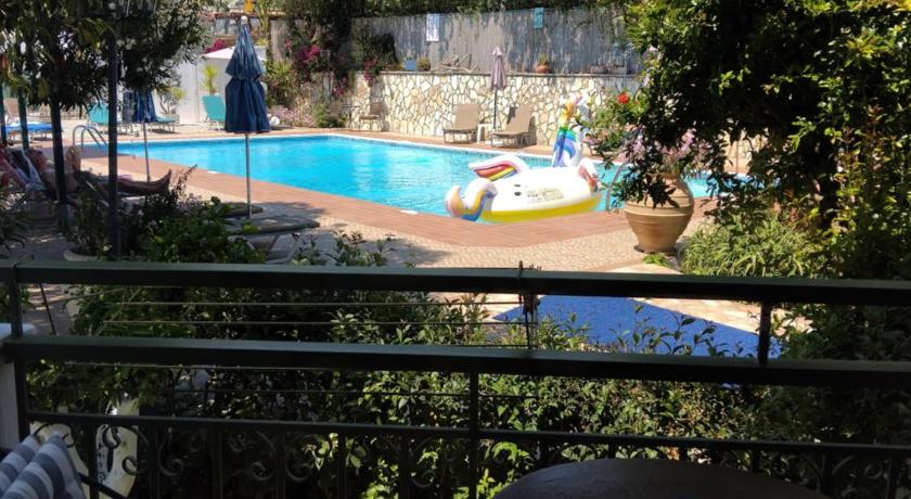 Image of Double Room with Pool View 6