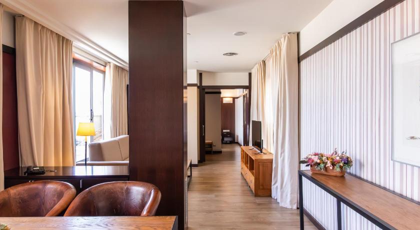 Image of Suite with City View 0