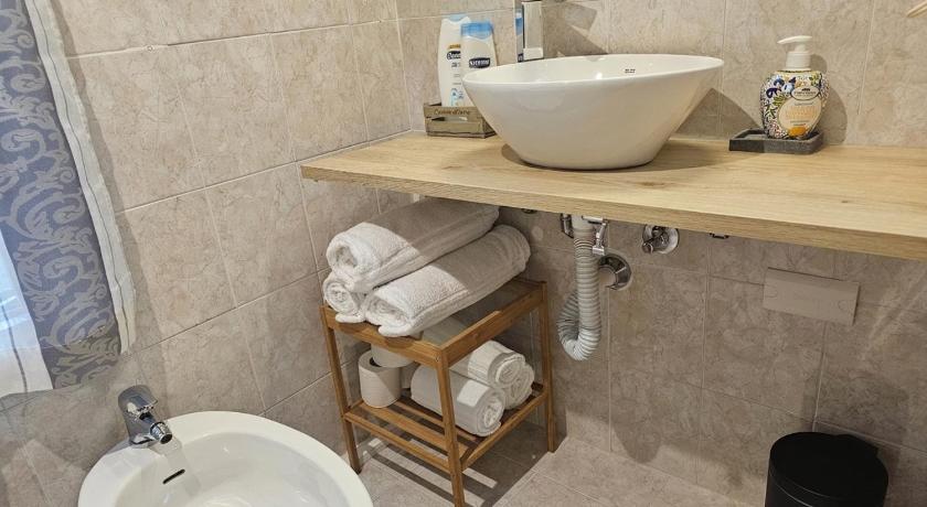Image of Standard Triple Room 8