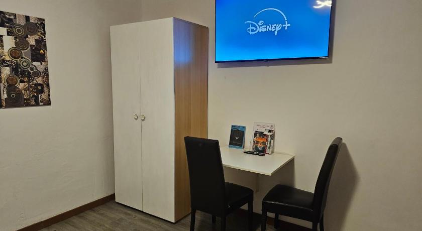 Image of Deluxe Room 8