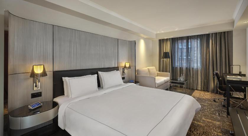 Image of Executive King Room with Sofa Bed 0