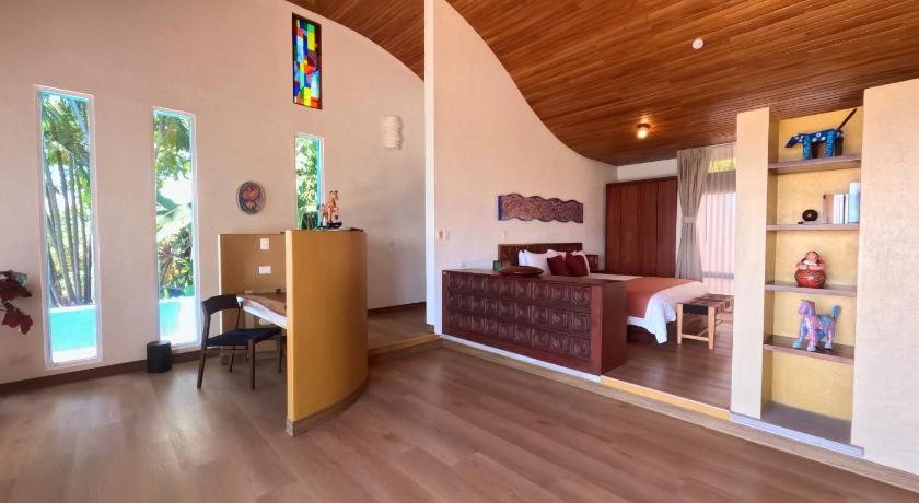 Image of Ultra Villa King Bed 9