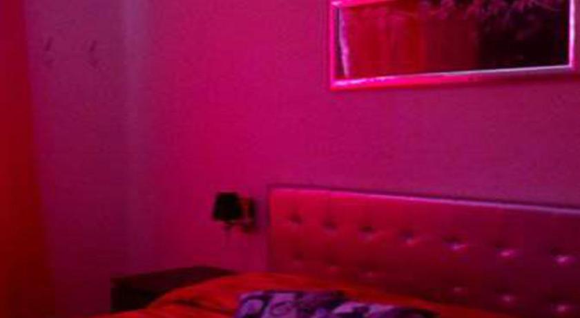 Image of Double or Twin Room with Private External Bathroom 1