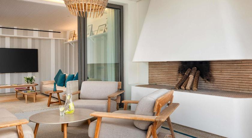 Image of Two-Bedroom Prestige King Villa with Twin Beds and Private Beach - Heated Pool 6