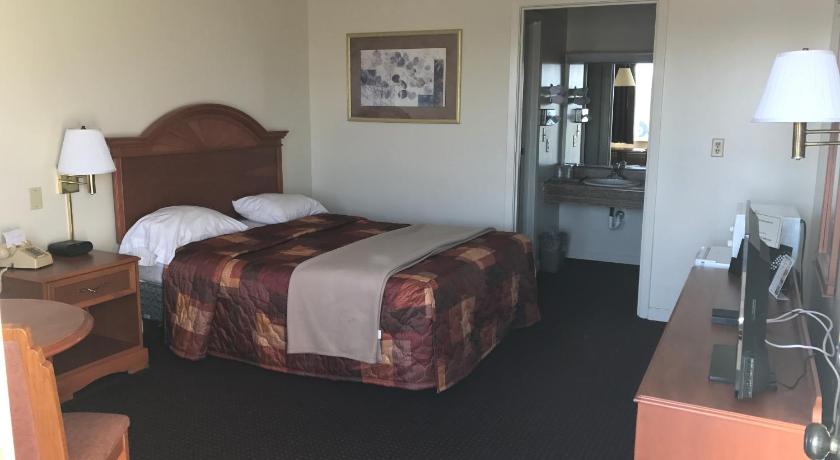 Budget Inn Daleville photo