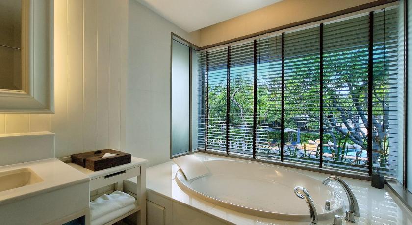 Image of 4-Bedroom, Beachfront Private Pool Villa, Non-Smoking 2