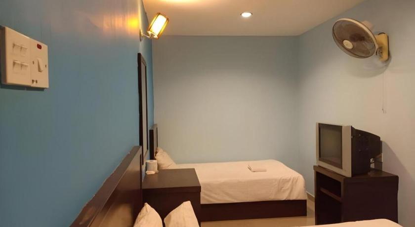 BB Motel - image 6