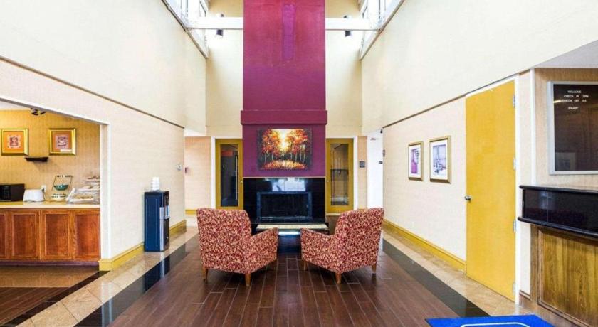 Rodeway Inn & Suites South of Fiesta Park – San Antonio, TX