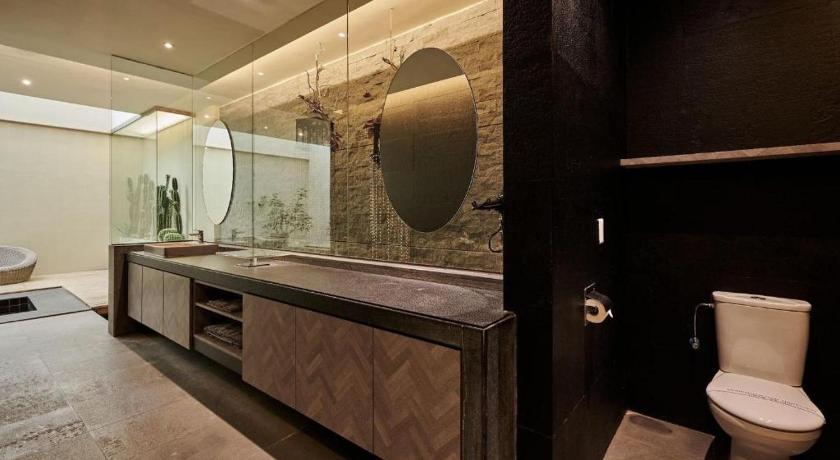 In Night Motel – Taichung, KY