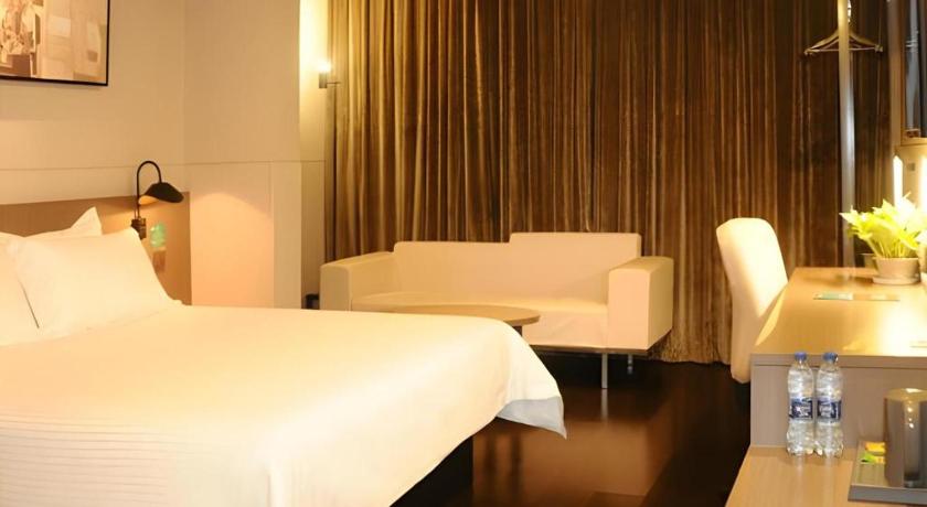Jinjiang Inn Select Wuhan Tianhe International Airport – Wuhan, OH