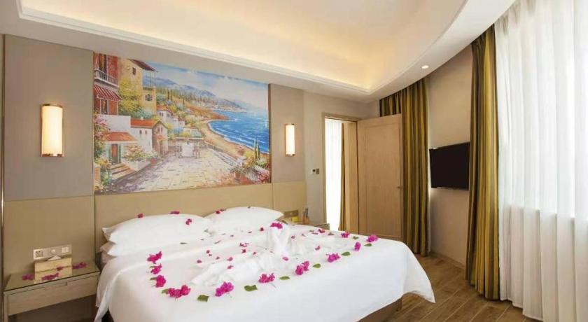 Vienna International Hotel (Sanya High-speed Railway Station) – Sanya, SD