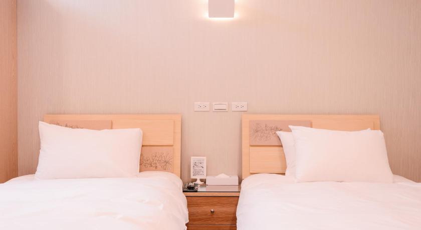 Image of Deluxe Twin Room 8