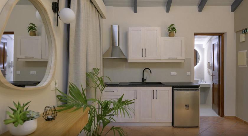 Image of Superior Studio (3 Adults) 9