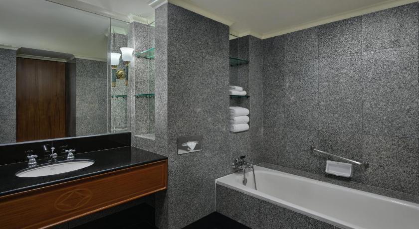รูปของOne-Bedroom Deluxe King Suite with River View 2