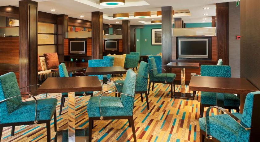 Immagine di One-Bedroom Suite with Sofa Bed - Lounge Access 4