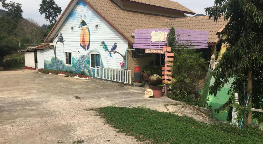 a house with a blue and white house and a blue and white house, Kum Nangpaya in Phetchaburi