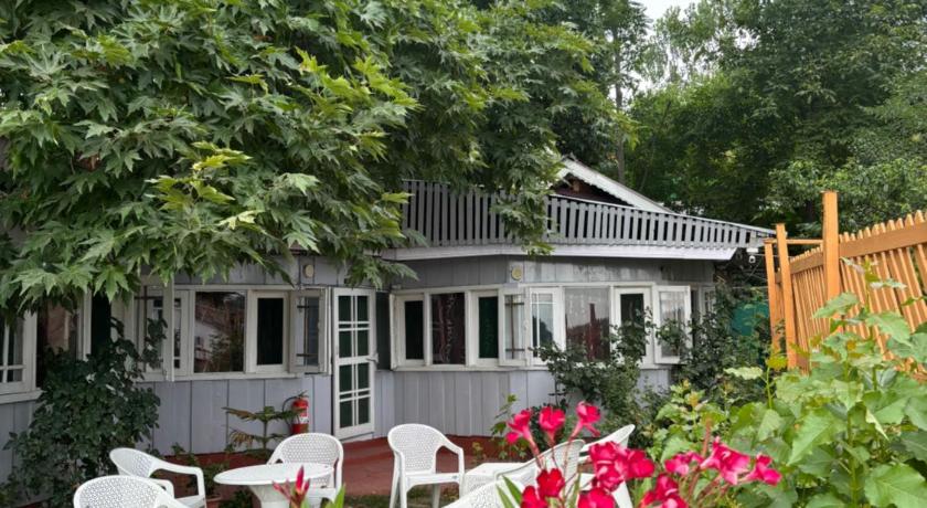 Nigeen Lodge - image 6