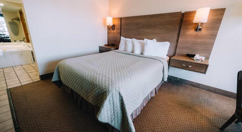 Image of Queen Suite with Spa Bath 0