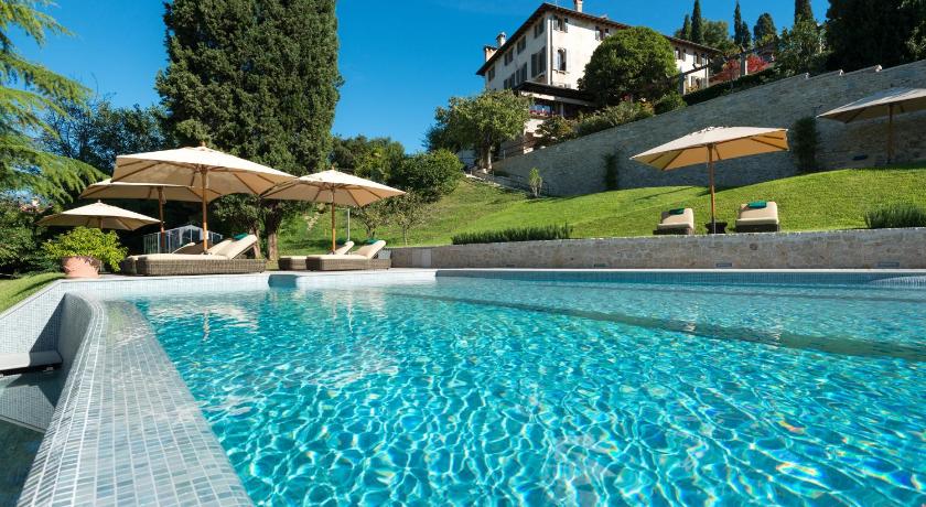 Hotel Villa Cipriani photo