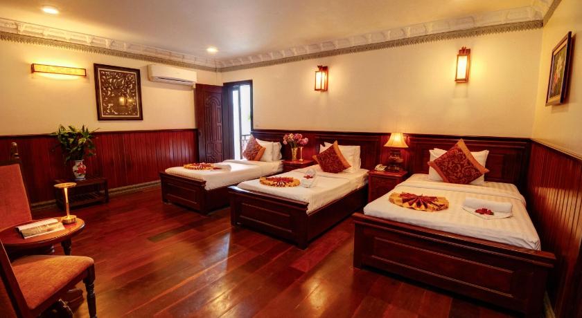 Image of Superior Triple Room 12