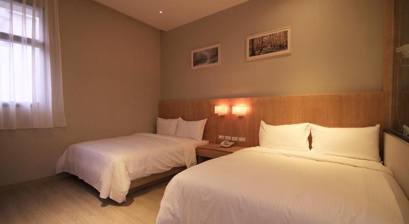Image of Standard Quadruple Room 8