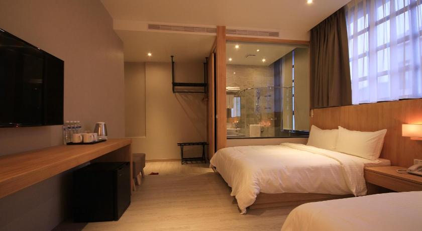 Image of Deluxe Family Room 1