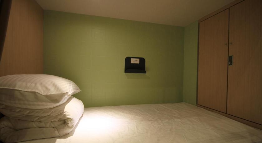 Image of 1 Person in 6-Bed Dormitory - Female Only 10