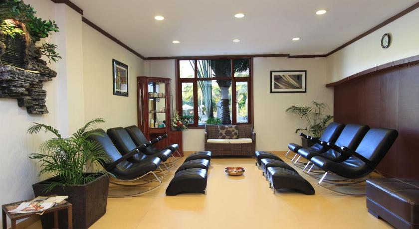 Silent Shores Resort & Spa - image 7