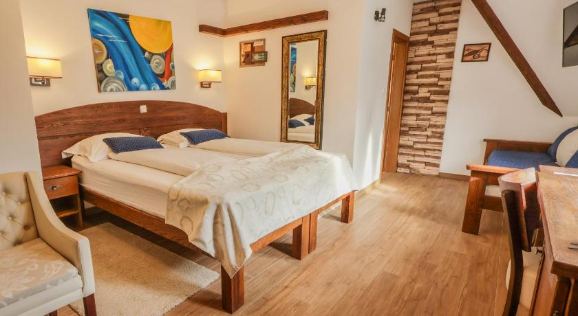 Image of Triple Room 3