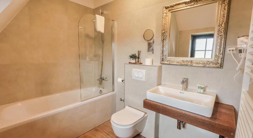 Image of Triple Room 6