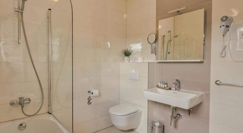 Image of Family Room (2 Adults + 2 Children) 7