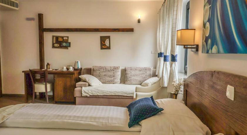 Image of Family Room (2 Adults + 2 Children) 0