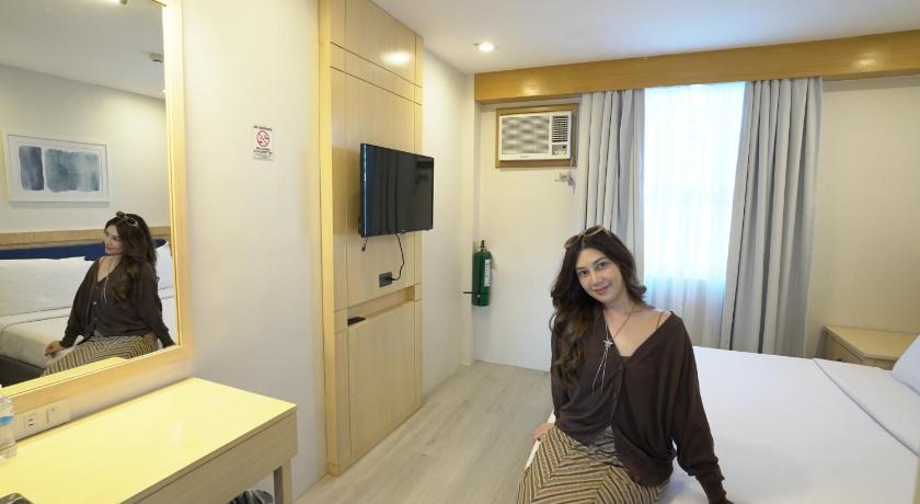 Image of Deluxe Queen Room 11